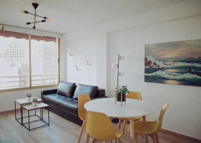 Apartamento ático Moderno Con Piscina Y Parking Cerca De La Playa