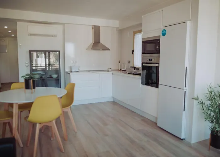 Apartamento ático Moderno Con Piscina Y Parking Cerca De La Playa *